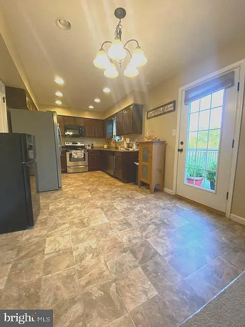 4 bed, 3.0 bath, 1748 sqft, $1,900 — Photo 4