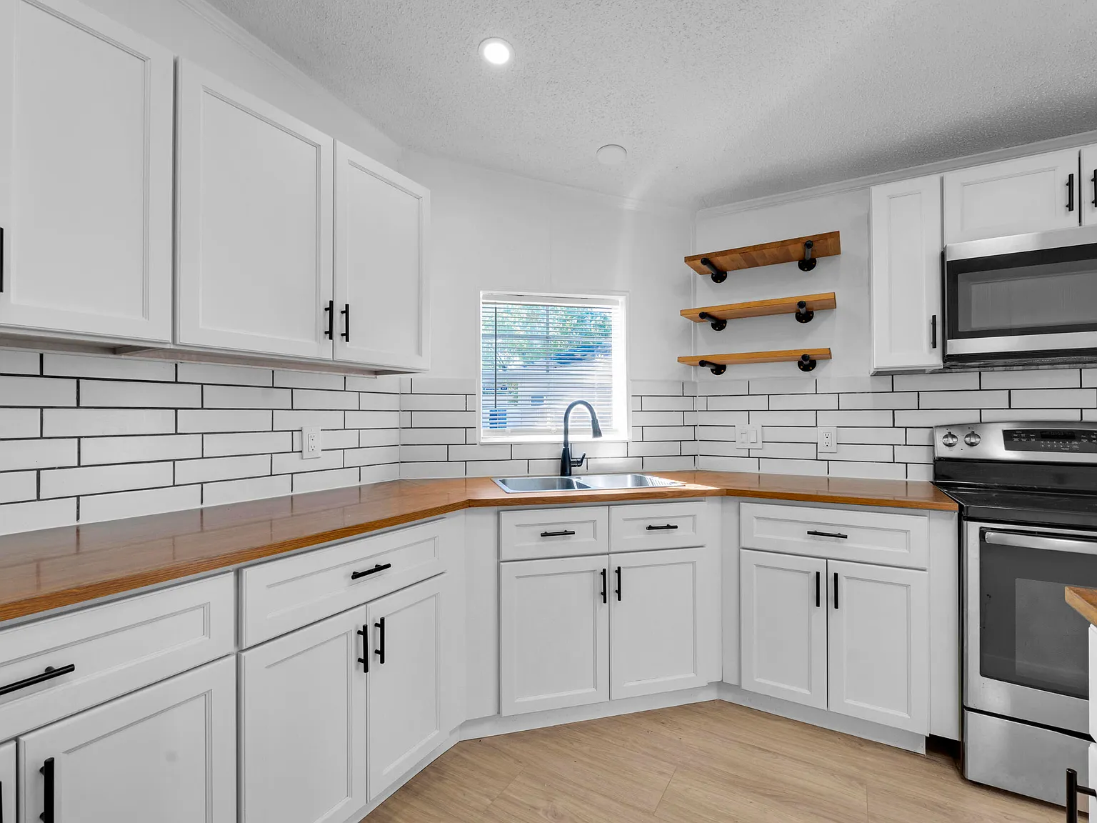 2 bed, 1.0 bath, 1100 sqft, $2,150 — Photo 4