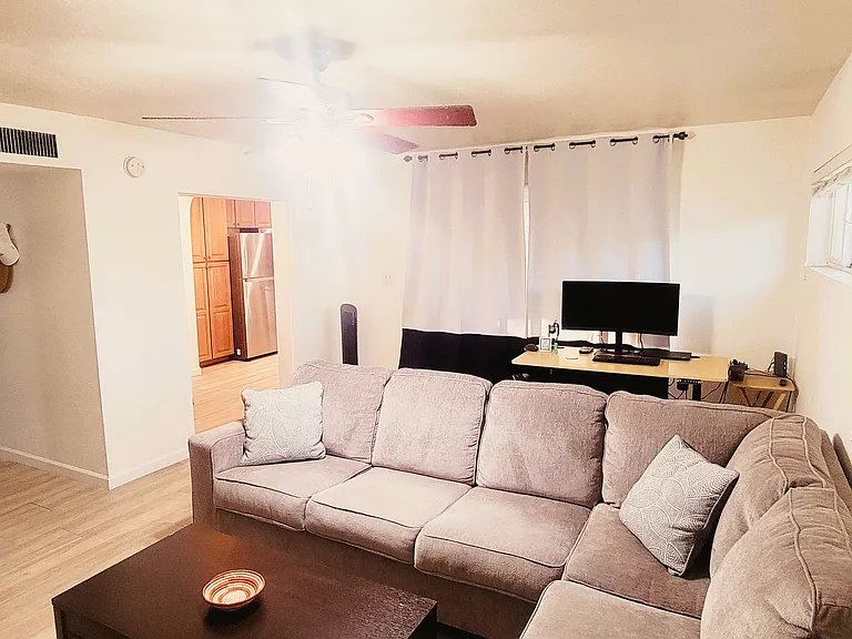 2446 E Minnezona Ave — Photo 5