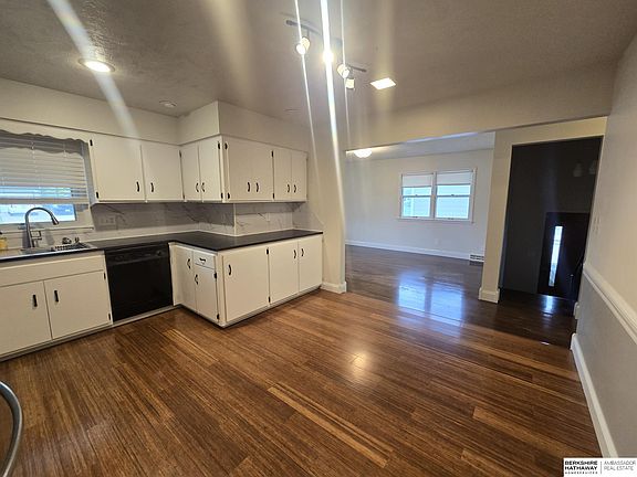 4th image of 713 Janes View St