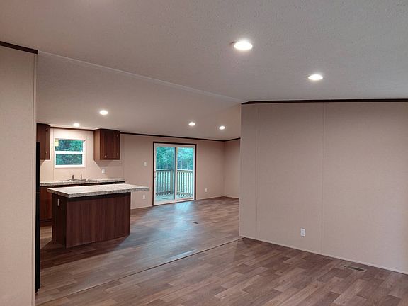 5th image of 104 McClanahan Rd