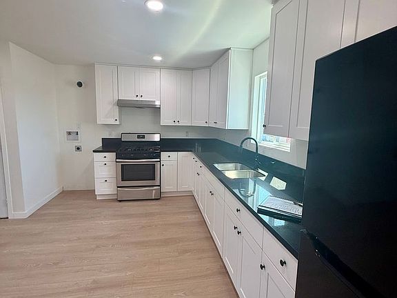 4th image of 244 1/2 E 97th St #242-1/2