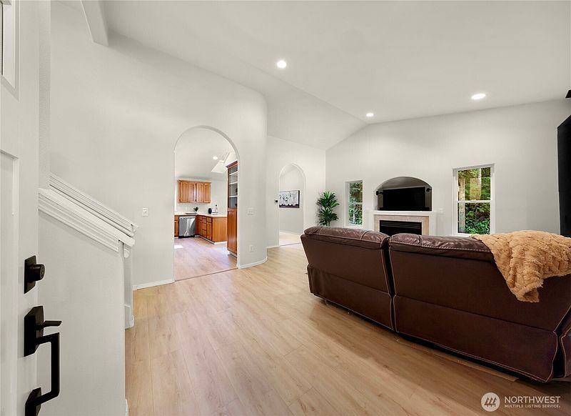 4th image of 31528 W Lake Ketchum Road