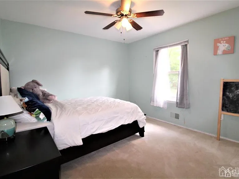 47 Linden Ln — Photo 16