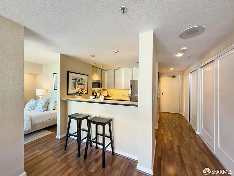 601 Van Ness Ave #411 — Photo 4