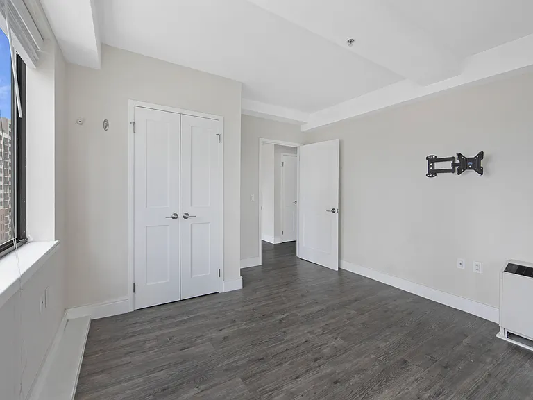 354 E 91st St #1004 — Photo 9