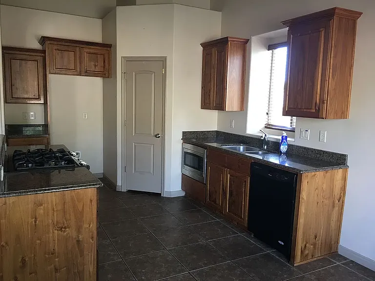 1045 E Birken St — Photo 14
