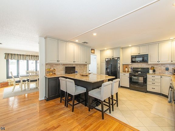 3rd image of 5 Winding Way