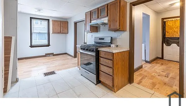 327 Saxton St #327 — Photo 7