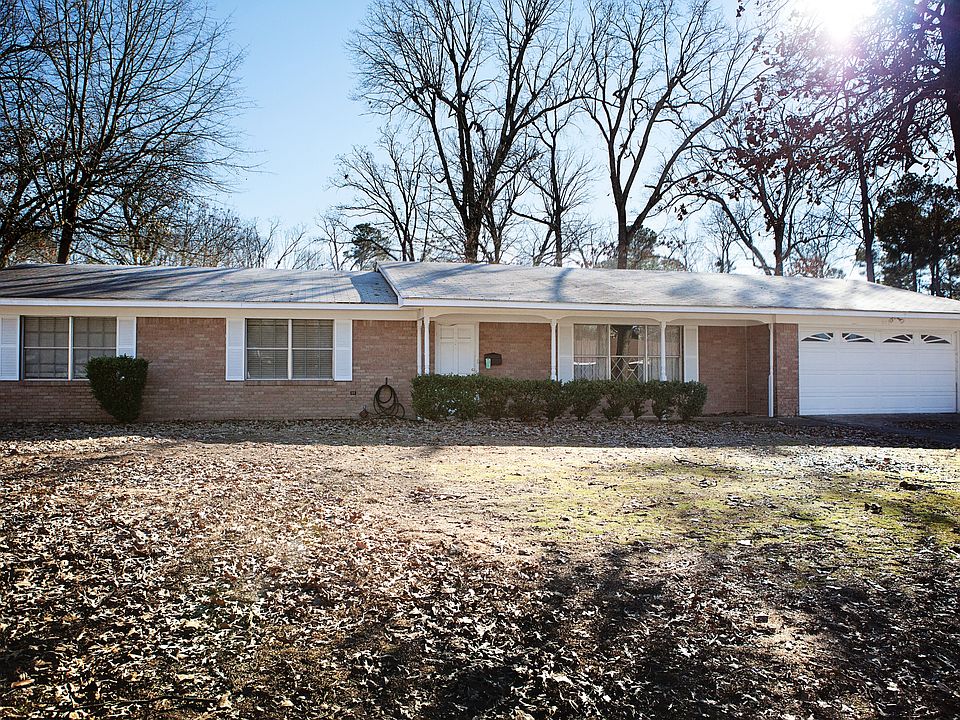 1st image of 203 Wildwood Dr