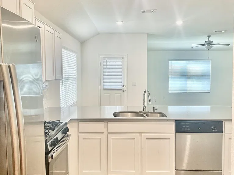 5716 Southerner Way — Photo 11