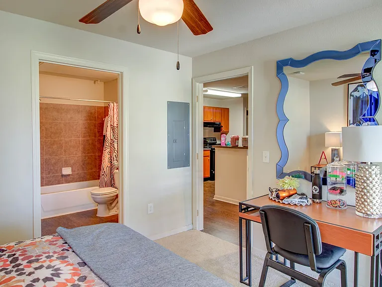 Gateway-Huntsville-Apartments-Bedroom-2