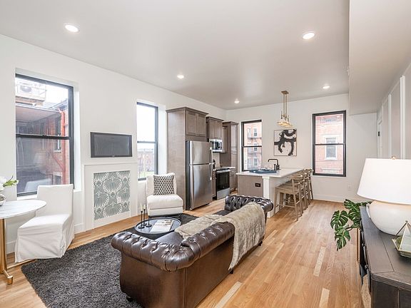 5th image of 1706 Lang St APT 2