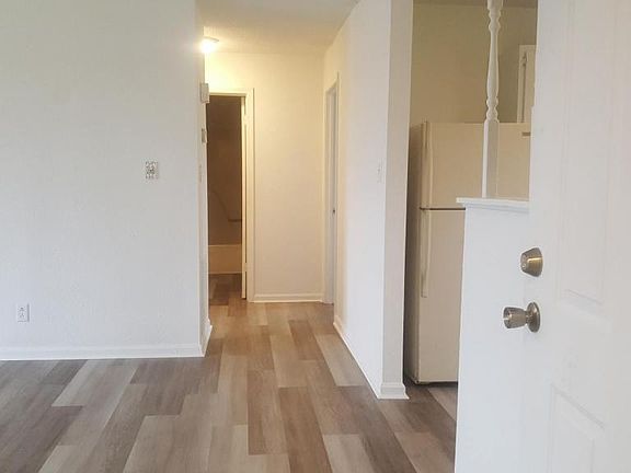 5th image of 2028 Phelps Ln #B