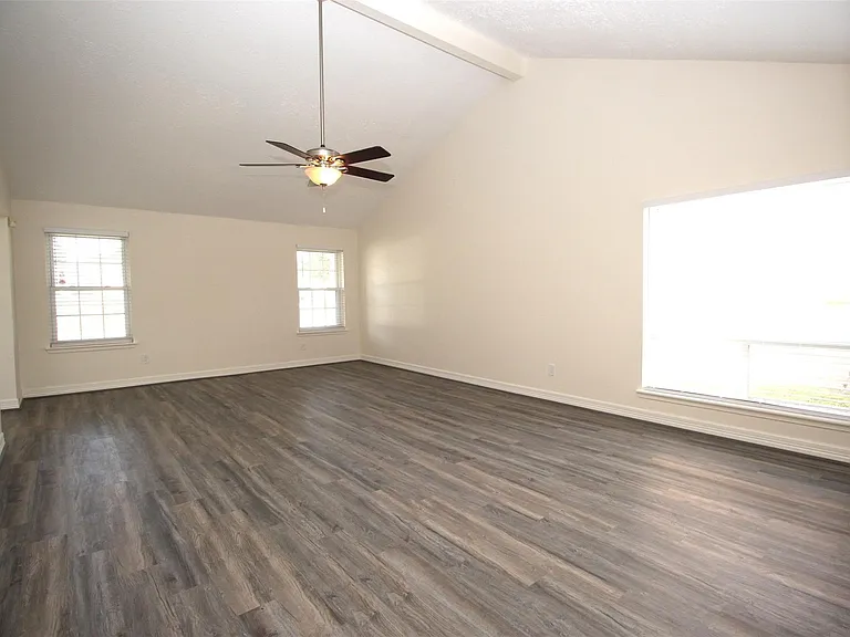 805 Willow Creek Dr — Photo 6