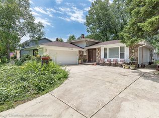 6S140 Country Dr, Naperville, IL
