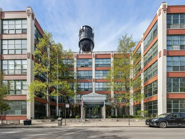 1800 W Roscoe St APT 223, Chicago, IL 60657