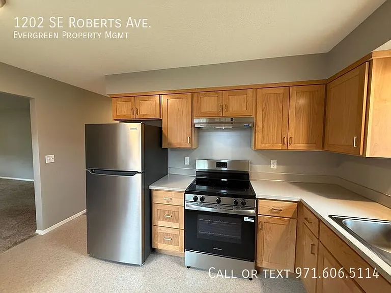 1202 SE Roberts Ave — Photo 9