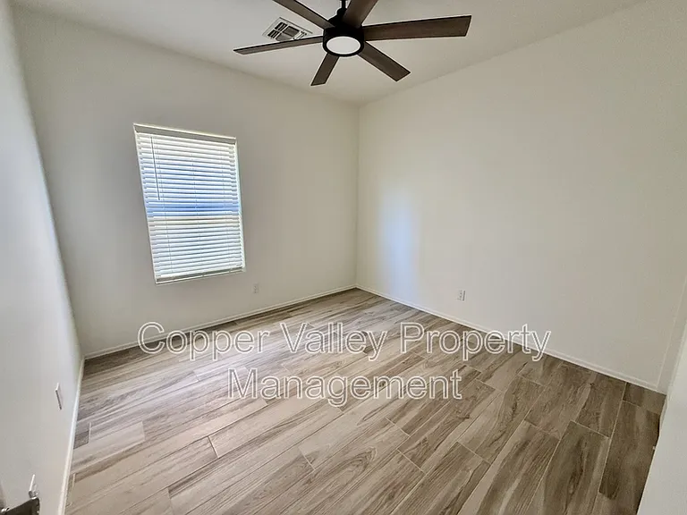 3793 W Wayne Ln — Photo 10
