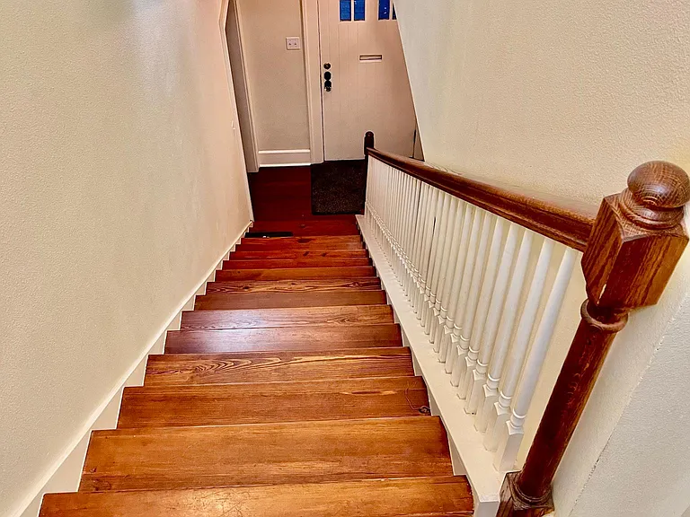 201 E 34th St #1 — Photo 9