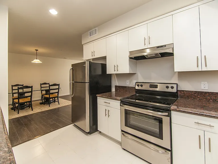 Sherman Oaks Place — Photo 44