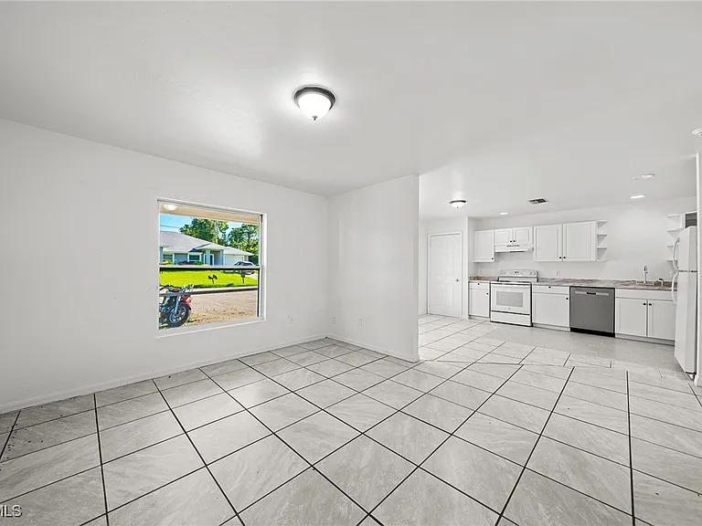 4735 30th St SW — Photo 3