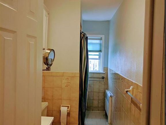 5th image of 65 Jefferson Ave #1A