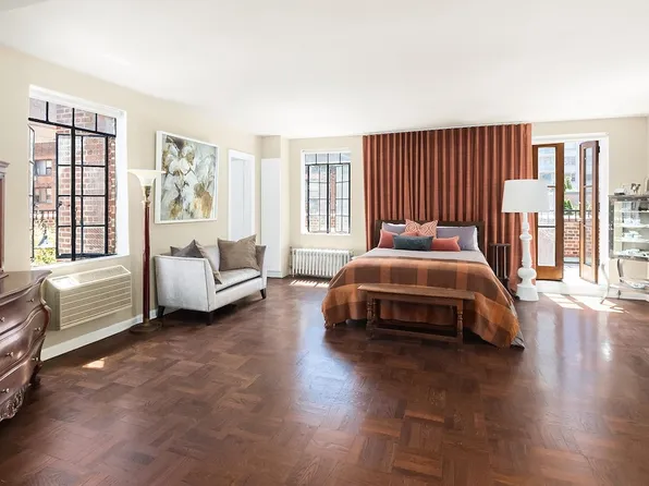 324 East 41st Street image 1 of 8