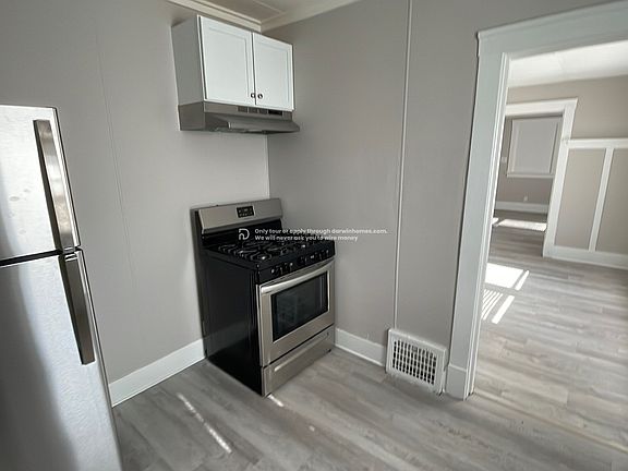 3rd image of 2231 N Ellis St
