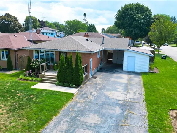 2 Allanton Blvd, Brantford, ON N3R 3B9