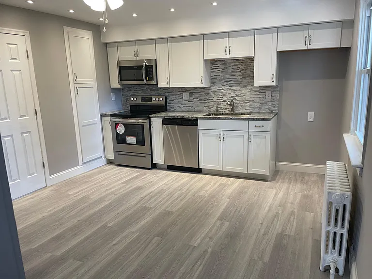300 E Montgomery Ave — Photo 5