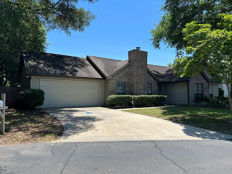 2605 Yarmouth Ln — Photo 3