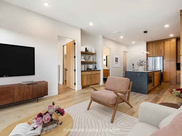 905 SE 4th St #203 — Photo 8