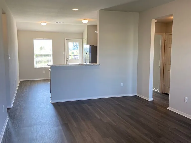 108 Ellis Dr — Photo 4