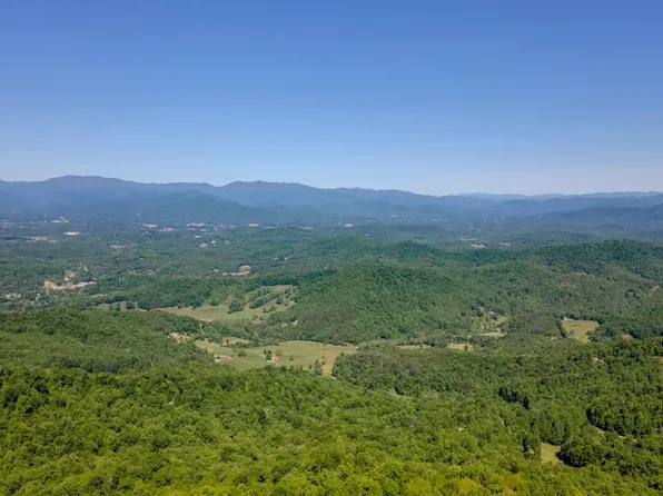 2496 Coman Rd, Franklin, NC 28734