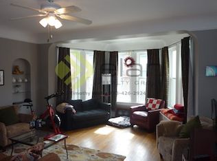 856 W Gunnison St #2, Chicago, IL 60640