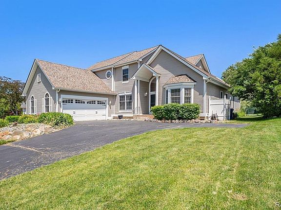 4th image of 16073 Silverwood Dr