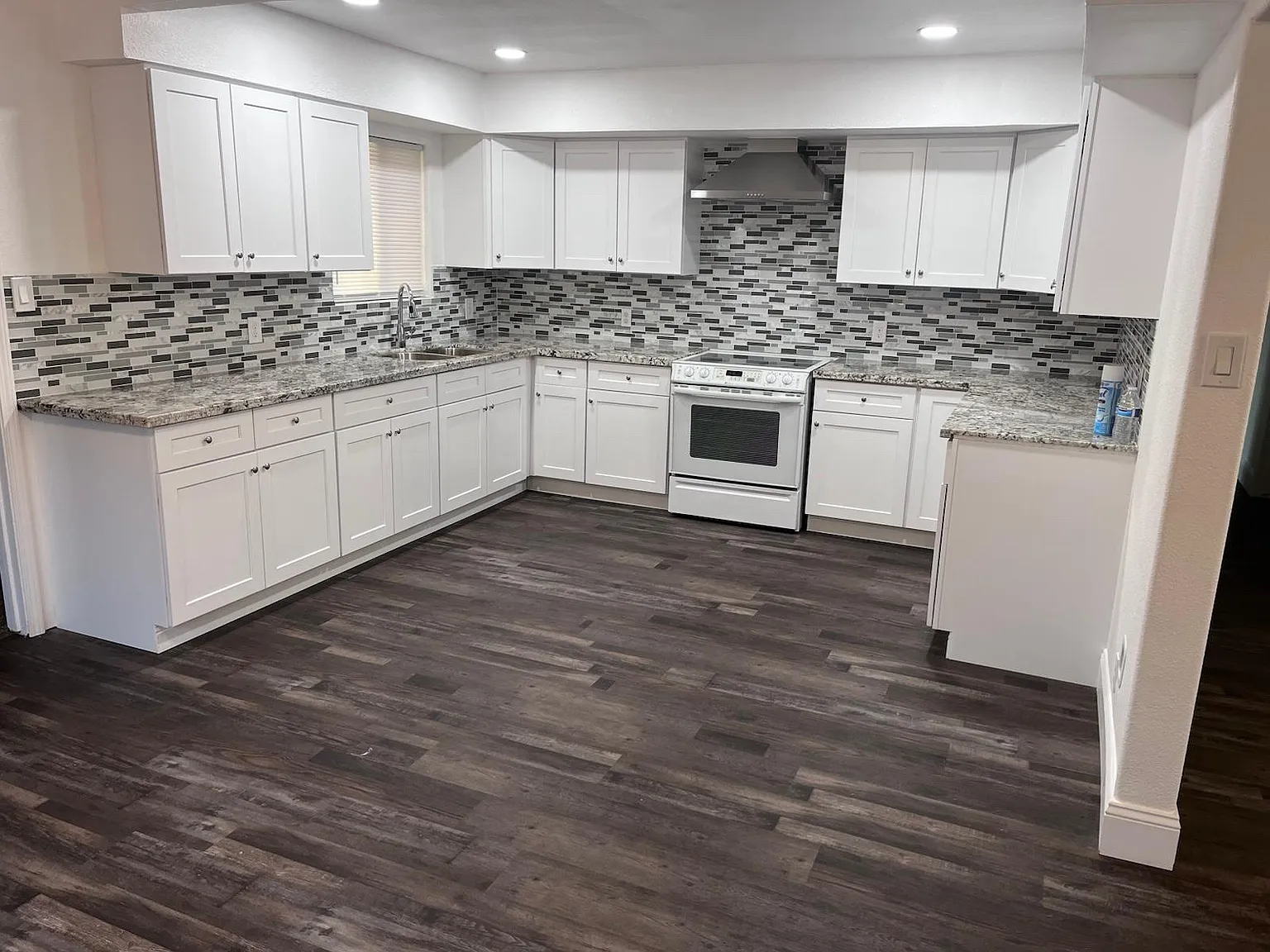 3732 E Fedora Ave — Photo 4