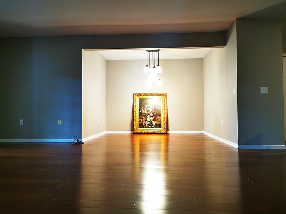 1st image of 2758 S Knightsbridge Cir