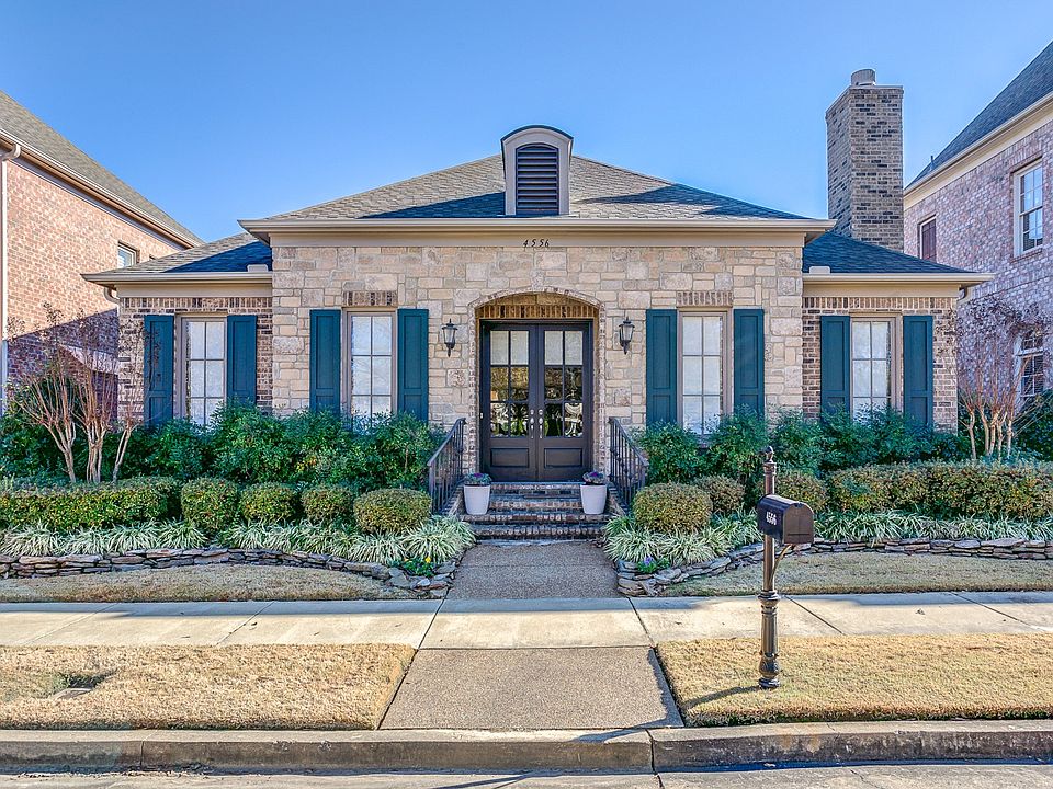 1st image of 4556 E Woodlawn Cir