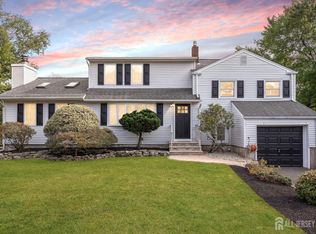 321 Overbrook Rd, Piscataway, NJ 08854