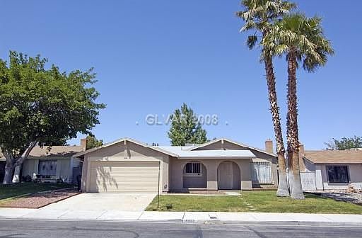 IMMACULATE HOME/GREAT LOCATION. NO HOA. FRESH PAINT INSIDE & OUT. MANY EXTRAS.