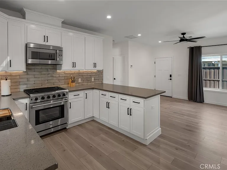 22434 Berdon St — Photo 14