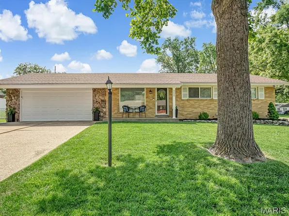 4226 Aqua Ridge Dr, Saint Louis, MO 63129