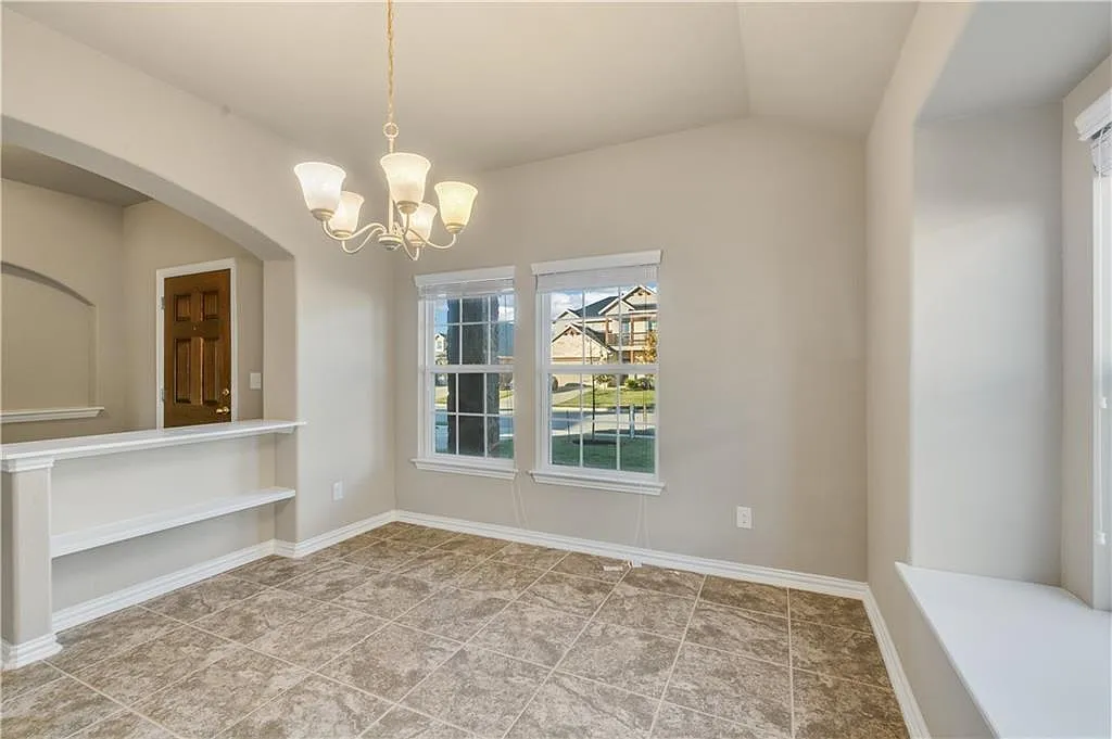 3 bed, 2.0 bath, 1706 sqft, $2,350 — Photo 4