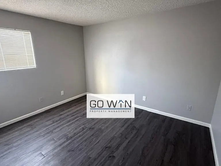 1212 W Mountain View Rd — Photo 7