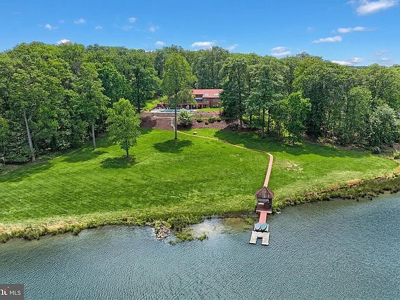 3rd image of 174 Springhouse Ln