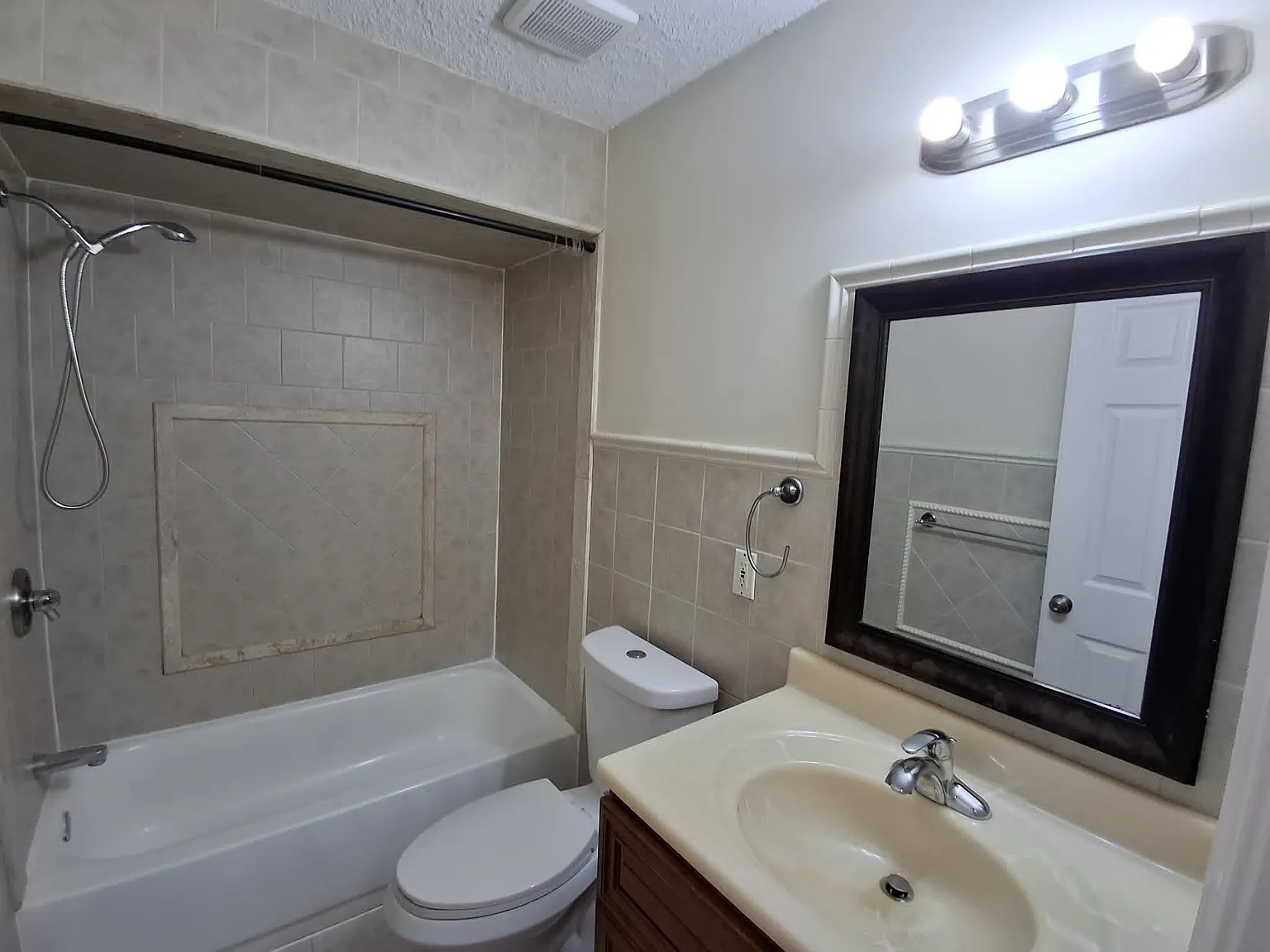 3 bed, 1275 sqft, $2,900 — Photo 4