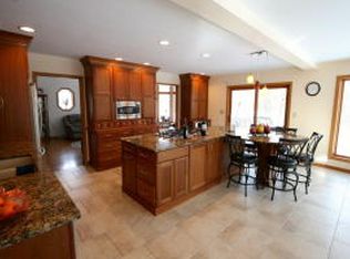 5560 S 20th St, Milwaukee, WI 53221