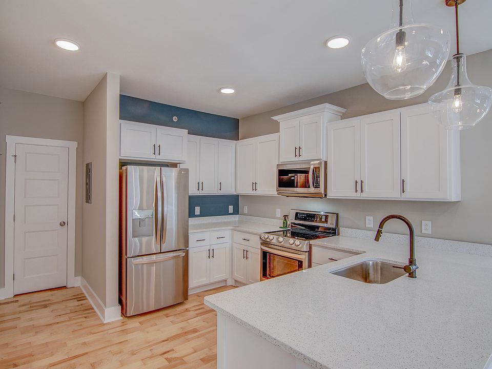 1st image of 174 Moore St #201